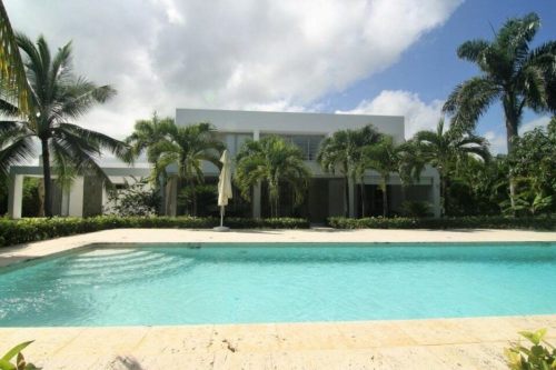 Luxurious and exclusive furnished villa for sale in Playa Nueva Romana, San Pedro de Macoris.  San pedro de macoris