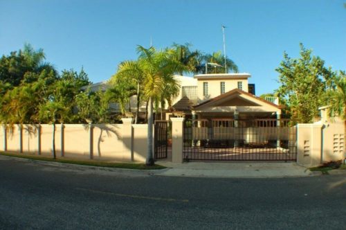 Spacious house for sale in Altos de Arroyo Hondo, Santo Domingo.  Santo domingo