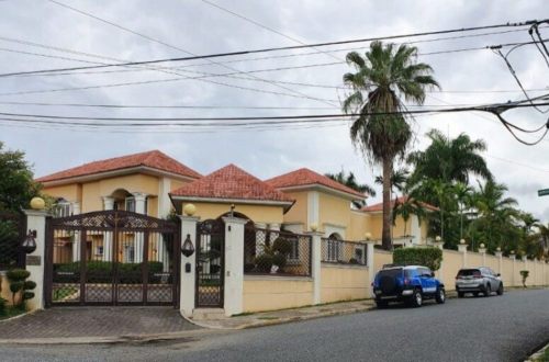 Luxurious house for sale in Altos de Arroyo Hondo II, Santo Domingo. ,  Santo domingo