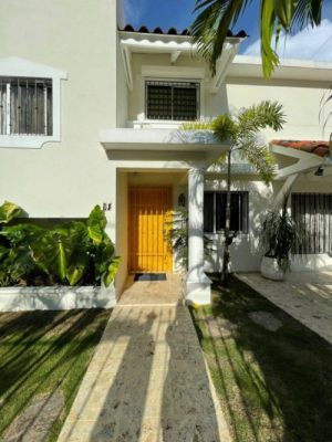Spacious house for sale in Arroyo Hondo, Santo Domingo.   Santo domingo