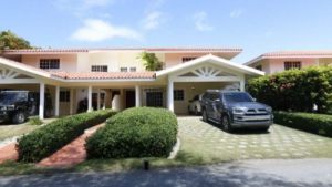       Hermosa Villa amueblada en venta en Cocotal Golf & Country Club, Bávaro, Punta Cana.   Punta cana