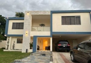       Espaciosa casa en venta en La Castellana, Santo Domingo.  Santo domingo